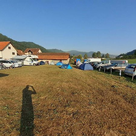 Отель Dragacevska Avlija - Camp Гуча Экстерьер фото