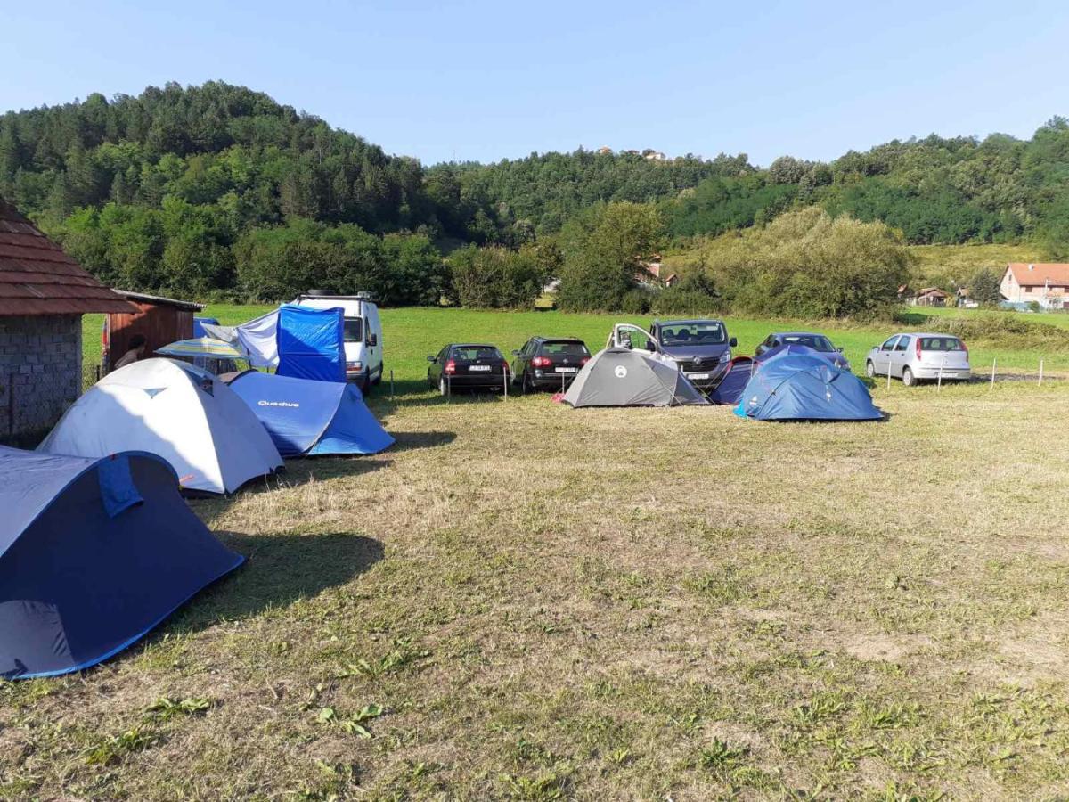 Отель Dragacevska Avlija - Camp Гуча Экстерьер фото