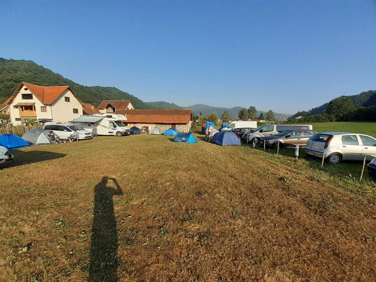 Отель Dragacevska Avlija - Camp Гуча Экстерьер фото