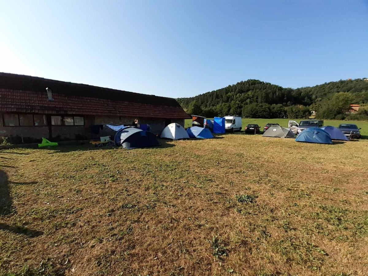 Отель Dragacevska Avlija - Camp Гуча Экстерьер фото